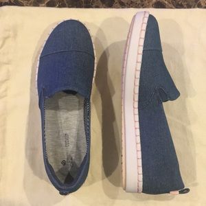 NWT  Slip on shoes, 7.5  With Blue jean  denim fabric, cushion soft sole.
